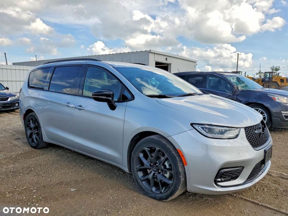 Chrysler Pacifica - 3