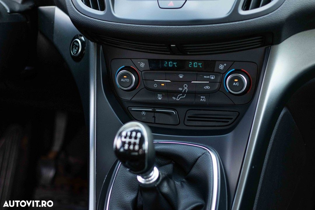 Ford Kuga - 32