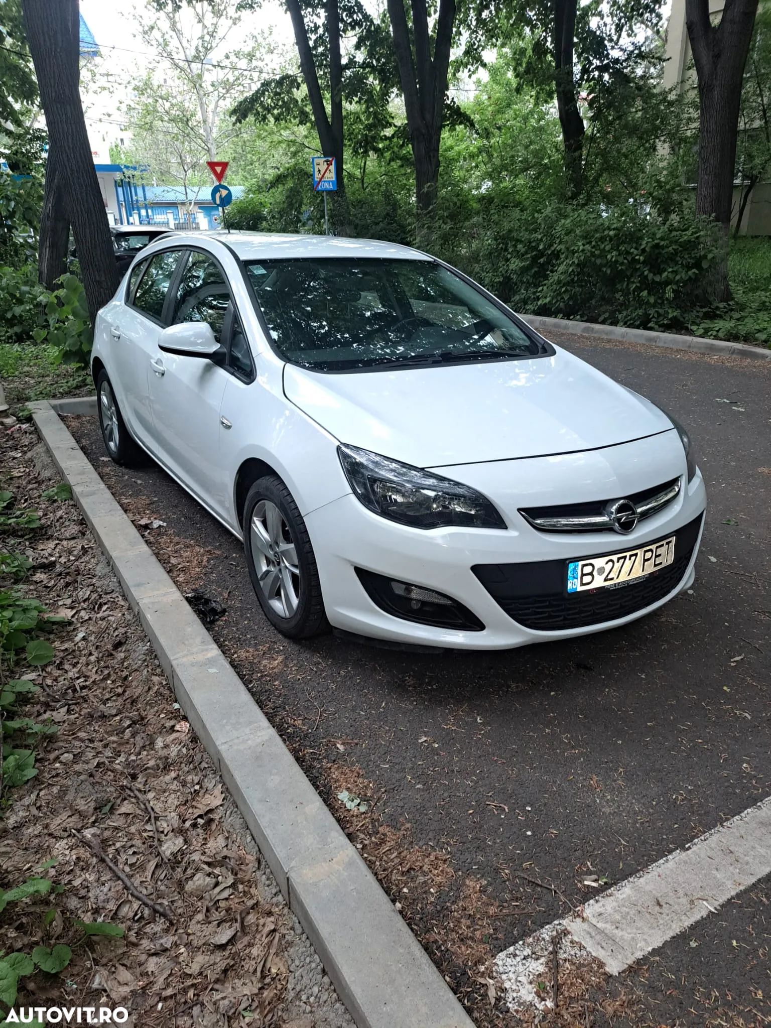Opel Astra 1.7 CDTI DPF Design Edition - 1