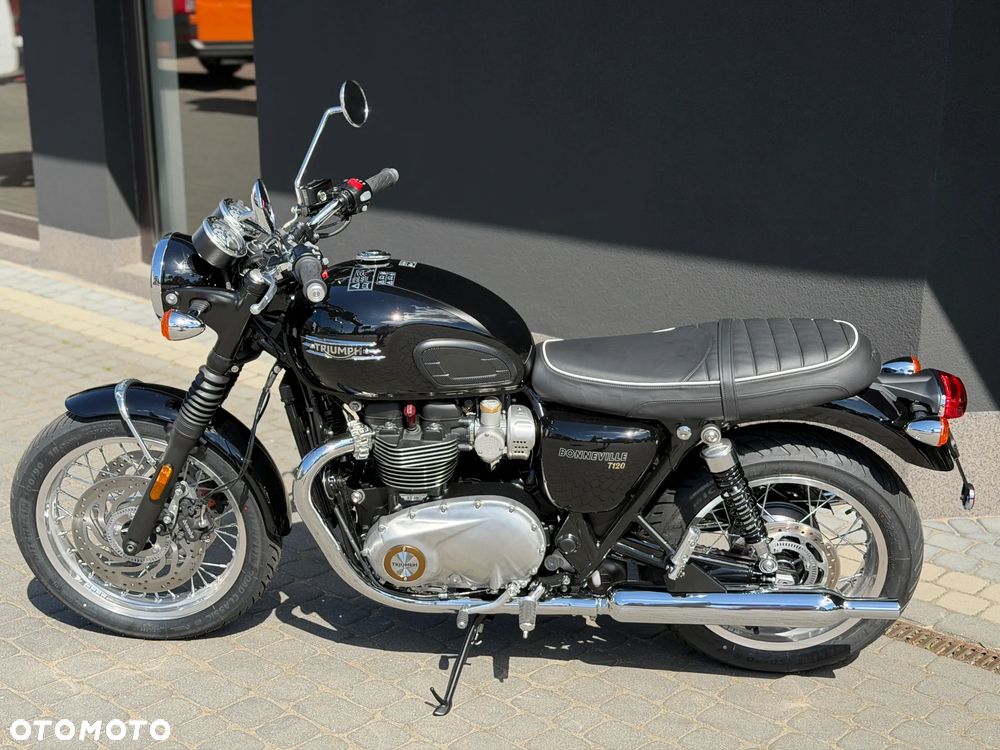Triumph Bonneville - 4