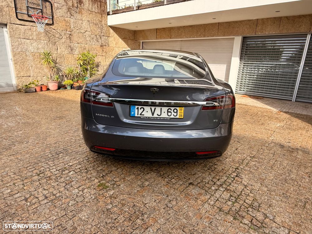 Tesla Model S - 7
