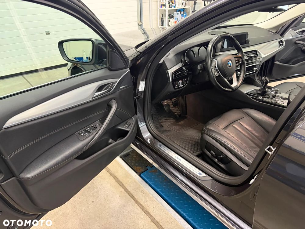 BMW Seria 5 520d Luxury Line - 12