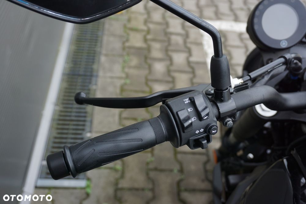 Yamaha XSR - 13