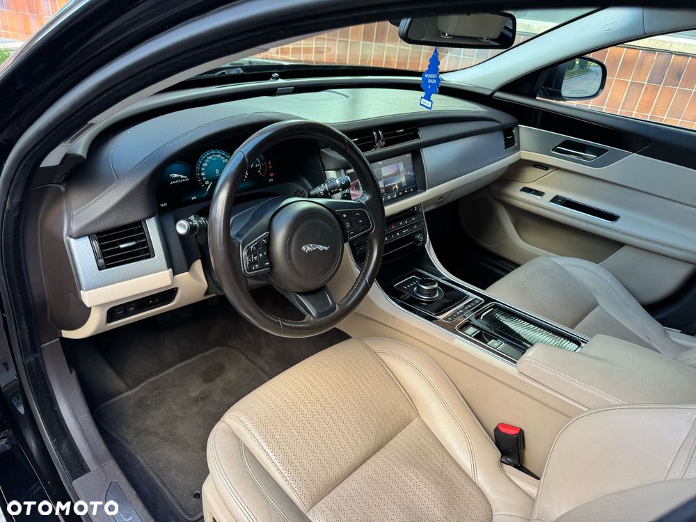 Jaguar XF 2.0 i4D R-Sport - 27
