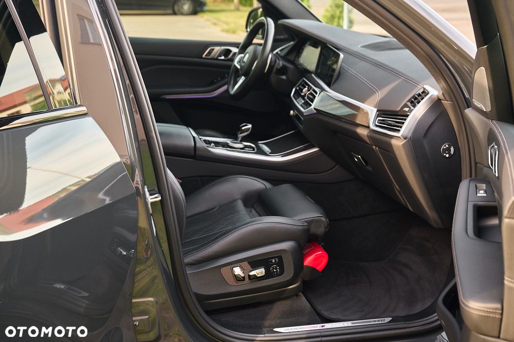 BMW X5 M M50i - 28