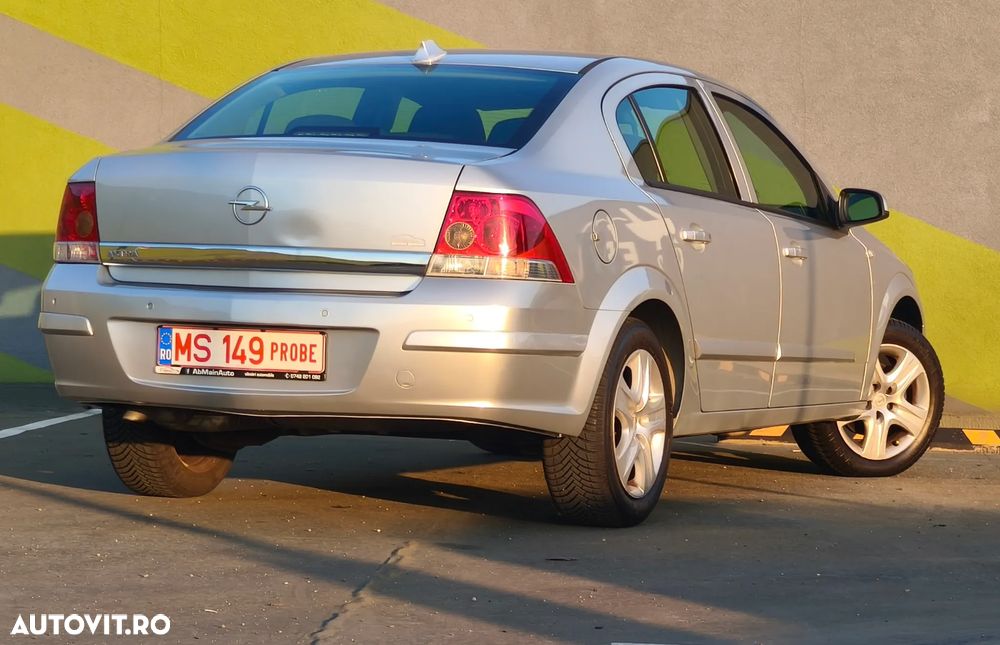Opel Astra 1.6 Automatik Cosmo - 4