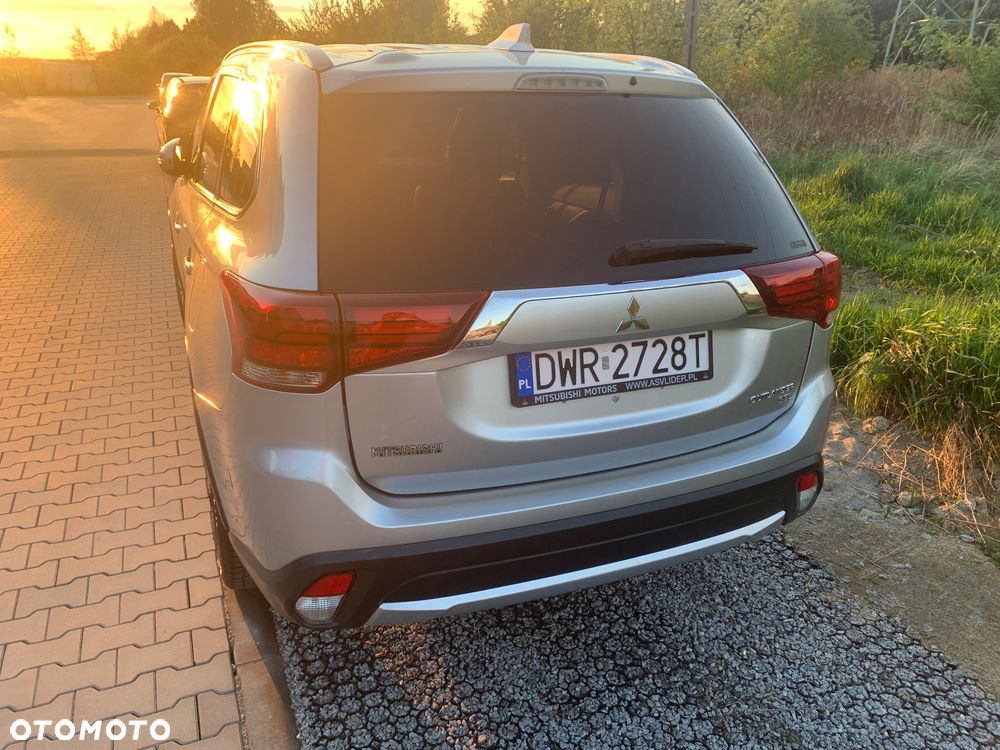 Mitsubishi Outlander - 25