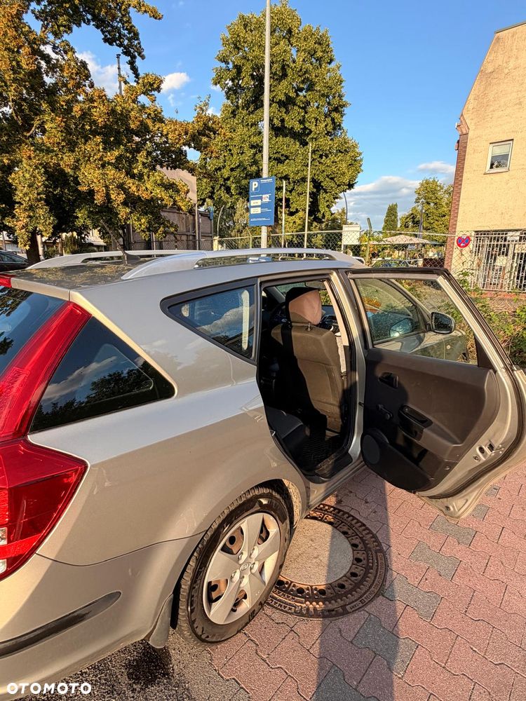 Kia Ceed - 13