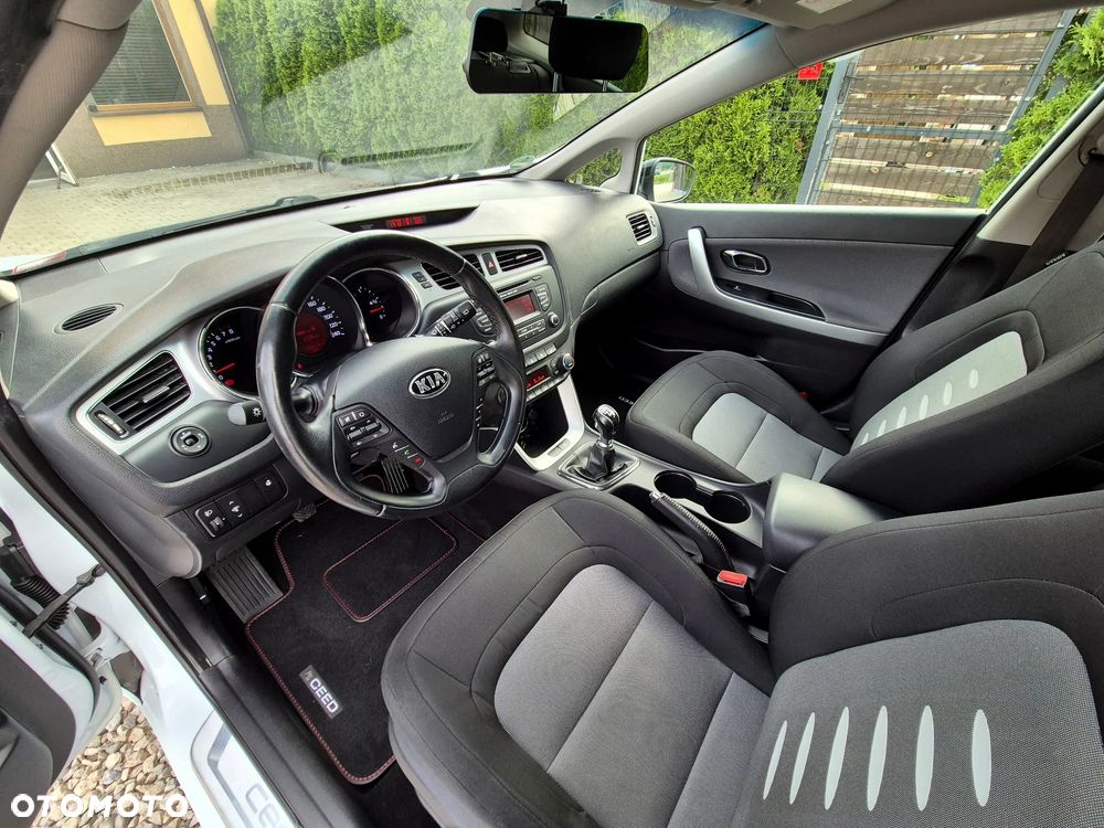 Kia Ceed 1.6 GDI Fifa World Cup Edition - 18