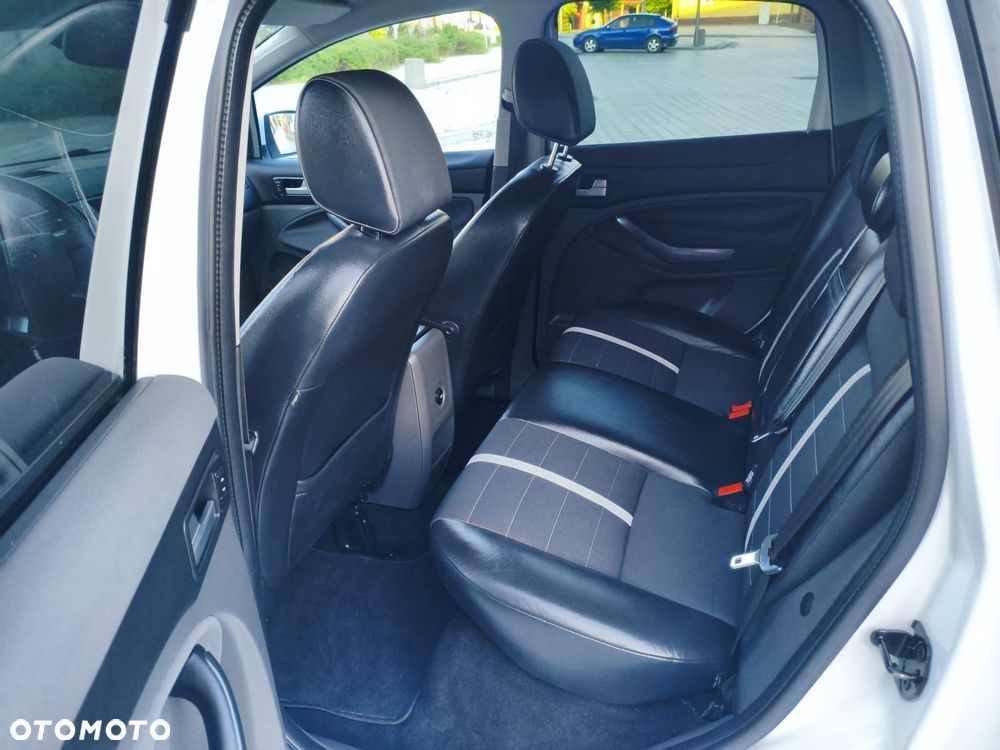 Ford Kuga 2.0 TDCi 4x4 Titanium - 28