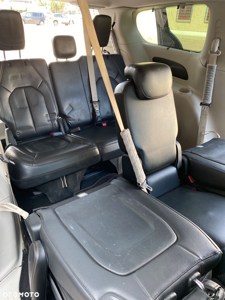 Chrysler Pacifica - 17