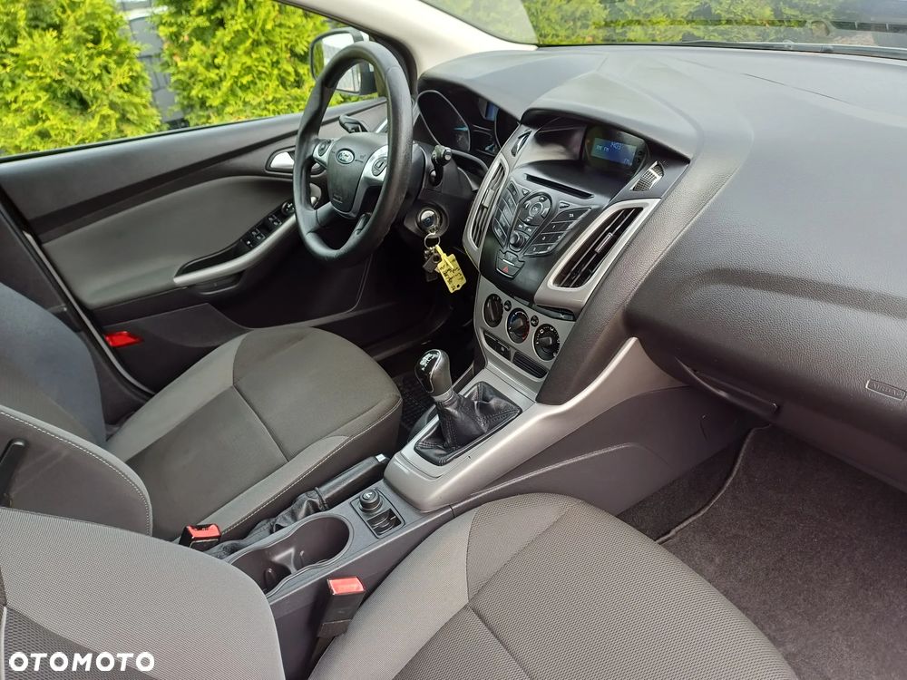 Ford Focus 1.6 Ambiente - 16