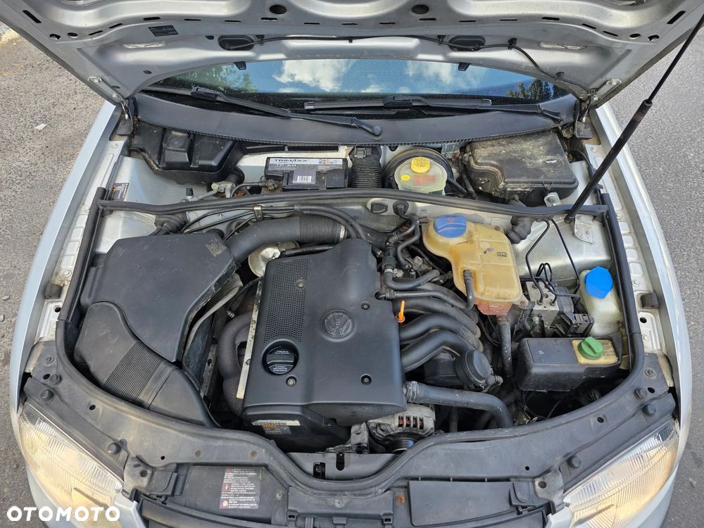 Volkswagen Passat 1.6 Comfortline - 30