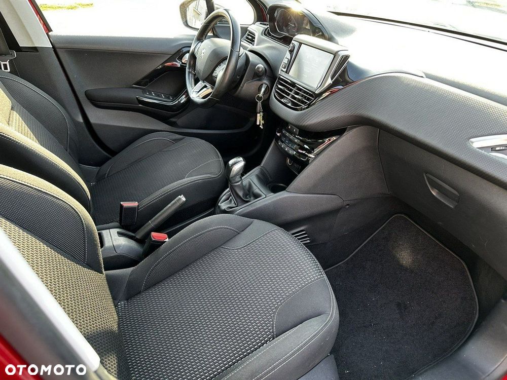 Peugeot 208 1.2 VTi Allure - 12