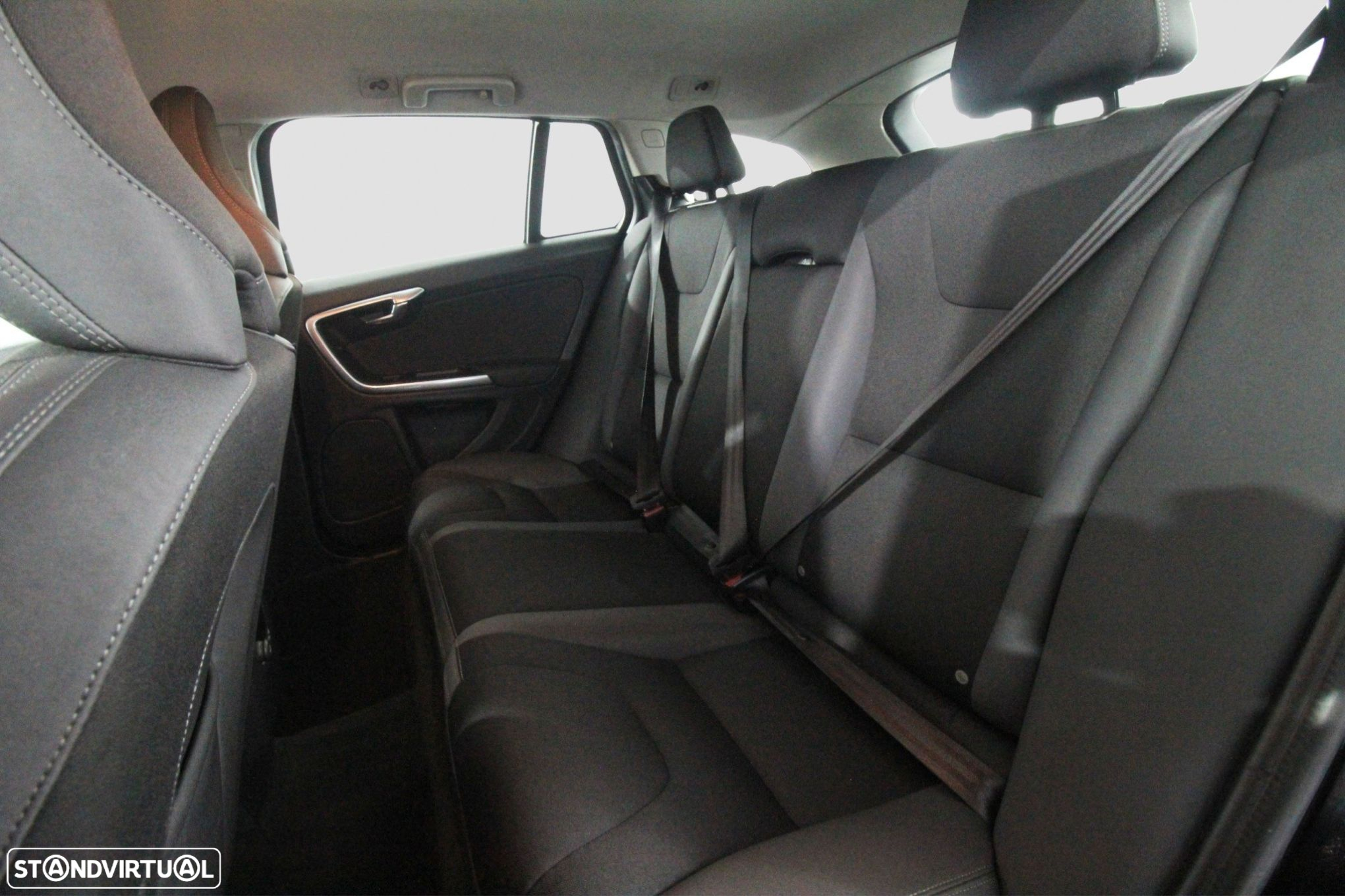 Volvo V60 1.6 D2 Momentum Eco - 13