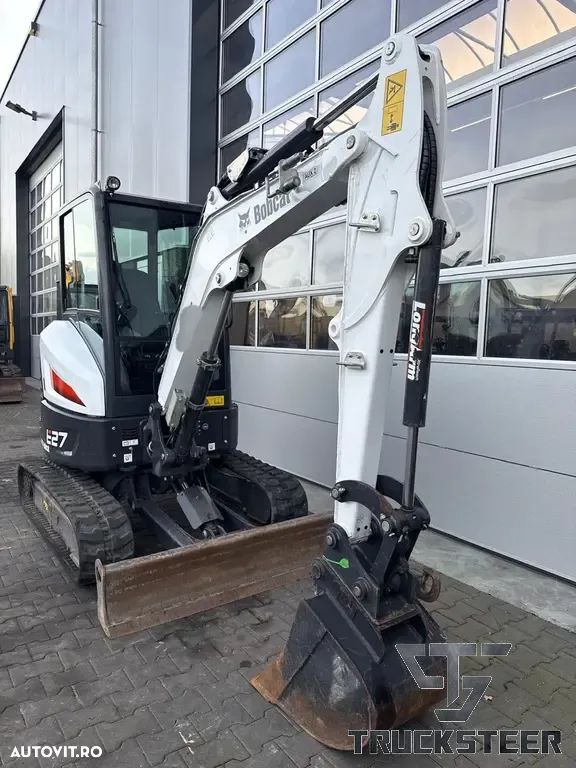 Bobcat E27 - 22