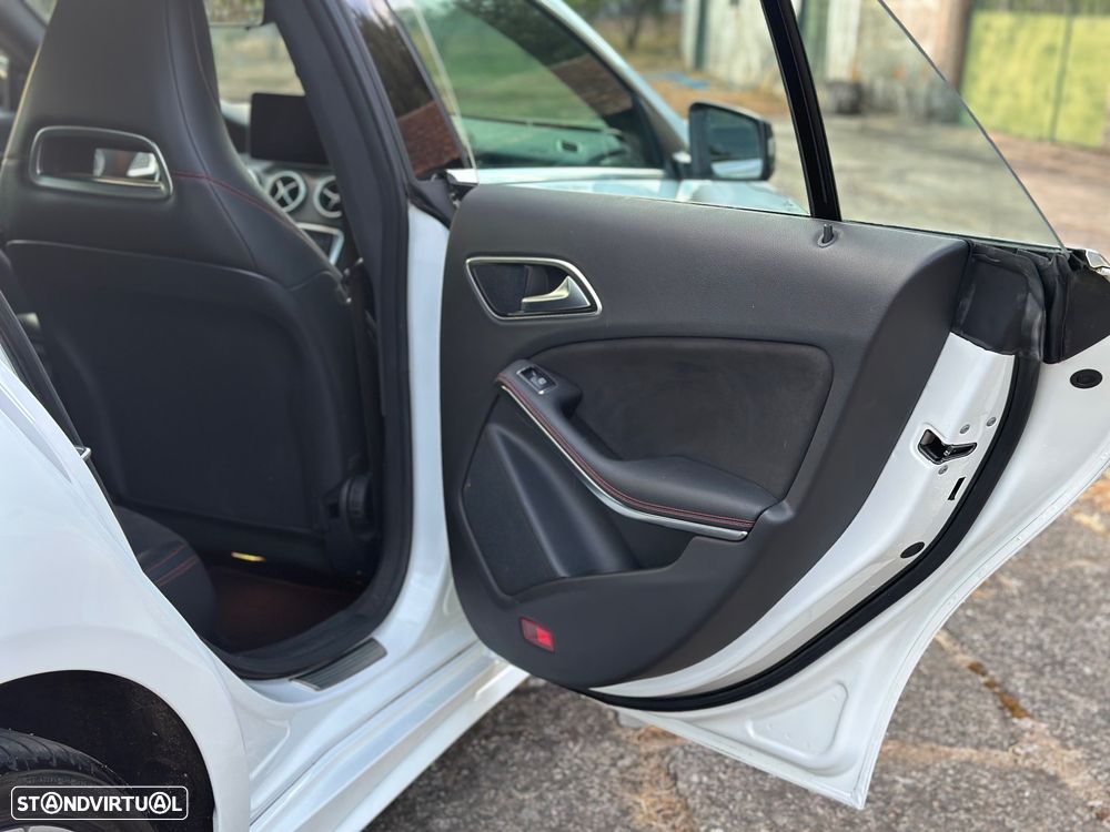 Mercedes-Benz CLA 180 d Shooting Brake AMG Line - 44