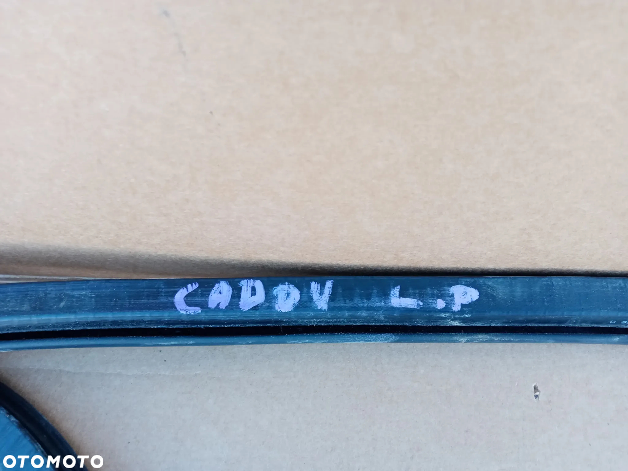 Uszczelka drzwi lewy przód przednia lewa VW Caddy III 2K0837911 - 6