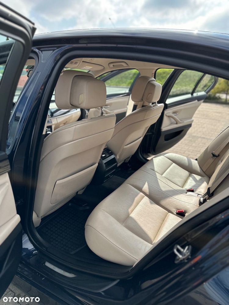 BMW Seria 5 520d Touring - 10