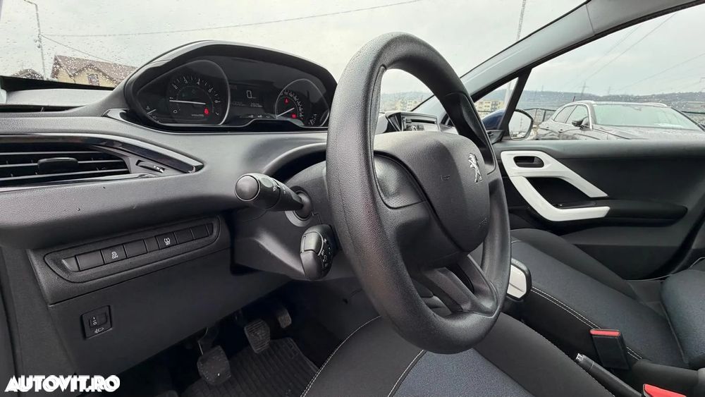 Peugeot 208 PureTech 75 Allure Pack - 8