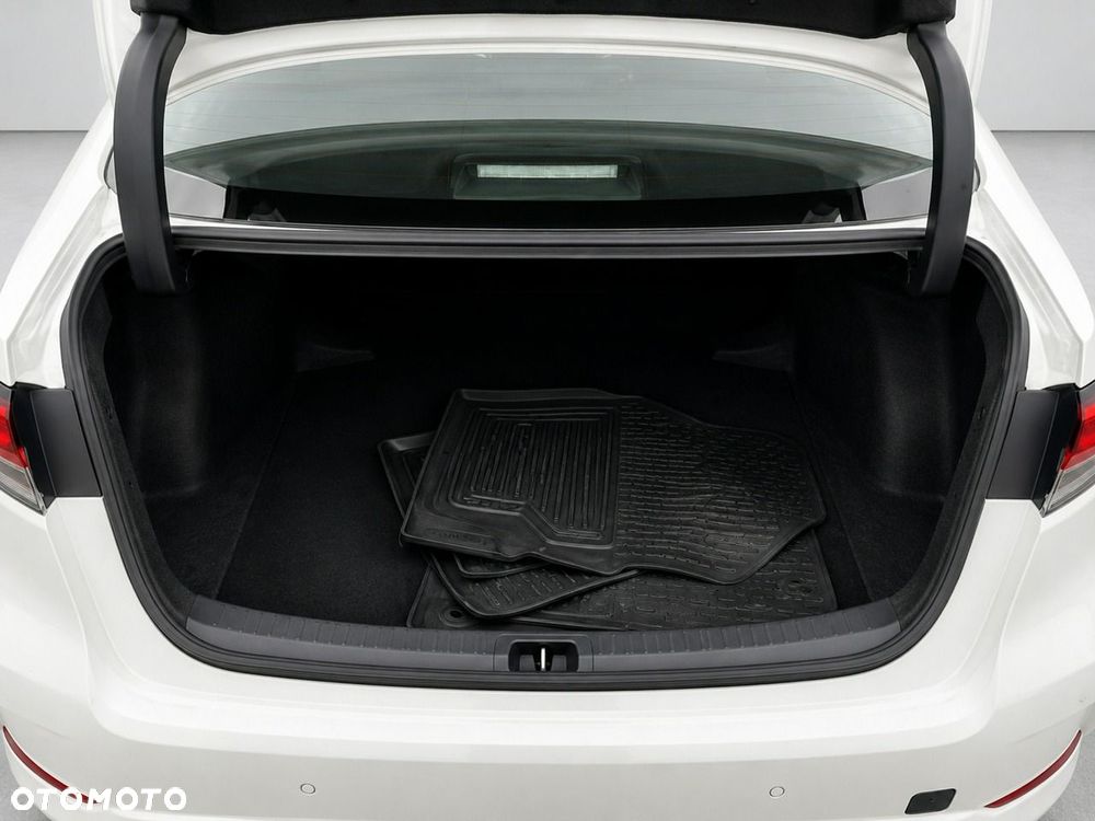 Toyota Corolla 1.8 Hybrid Comfort - 12