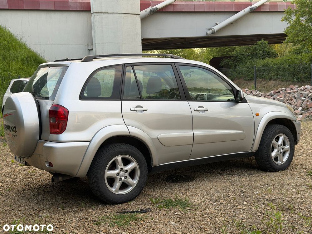Toyota RAV4 D-4D 4x4 - 5