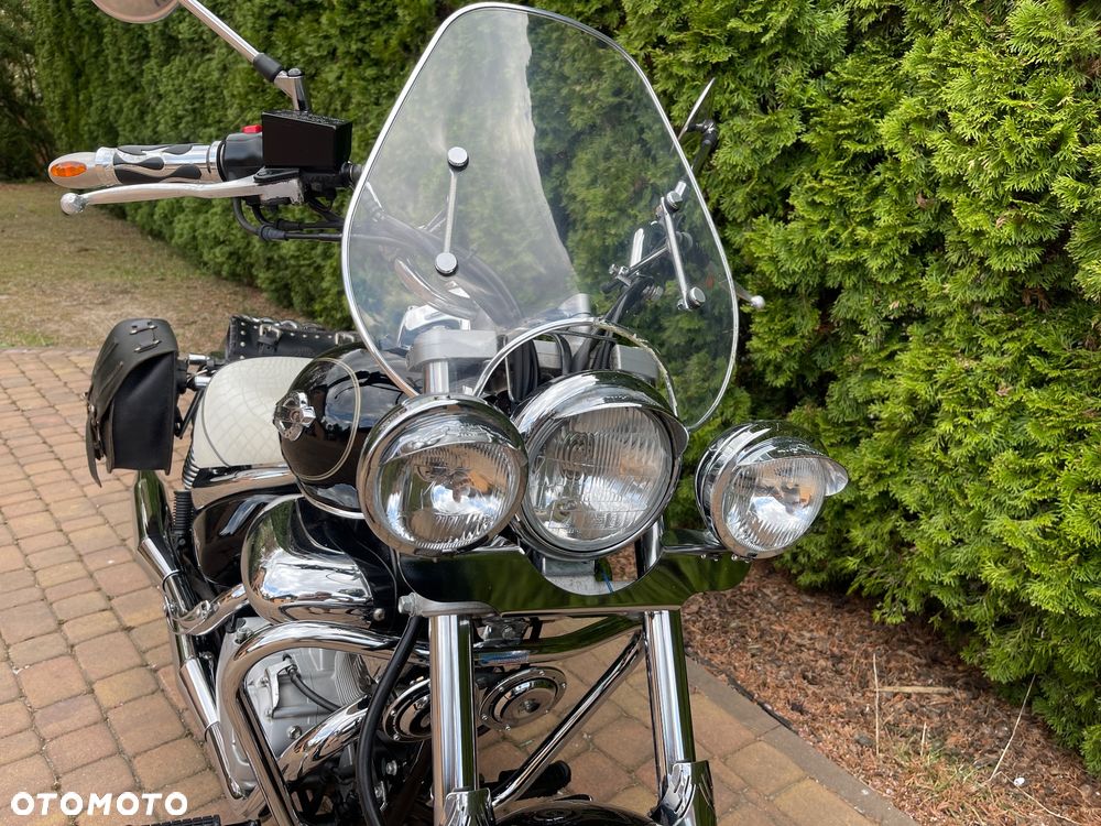 Suzuki Intruder - 17
