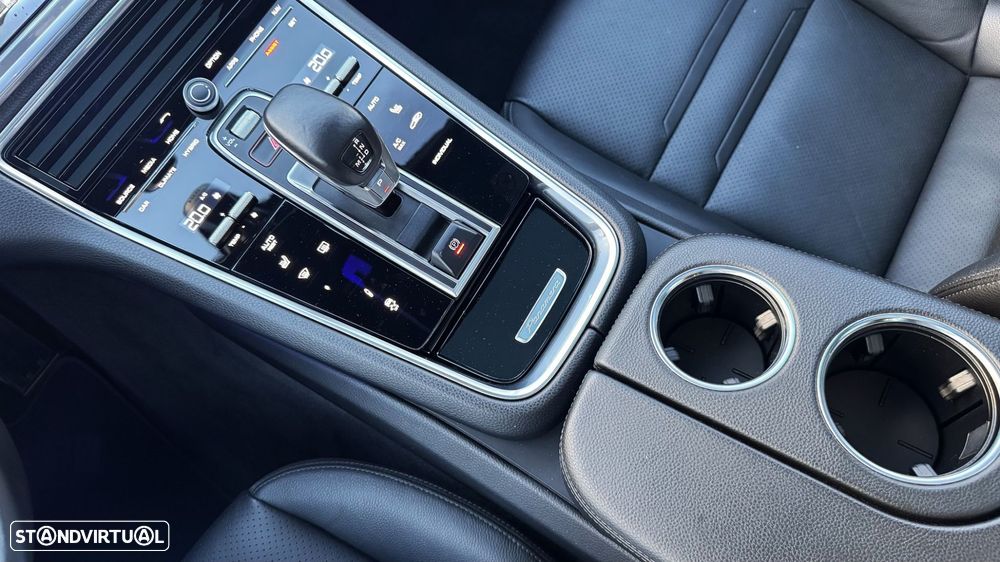Porsche Panamera 4 E-Hybrid Platinum Edition - 31