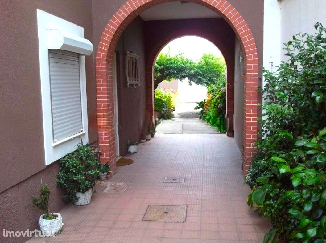 Moradia T5 c/ Jardim e garagem - Ao Centro de S. Mamede - Grande imagem: 5/17