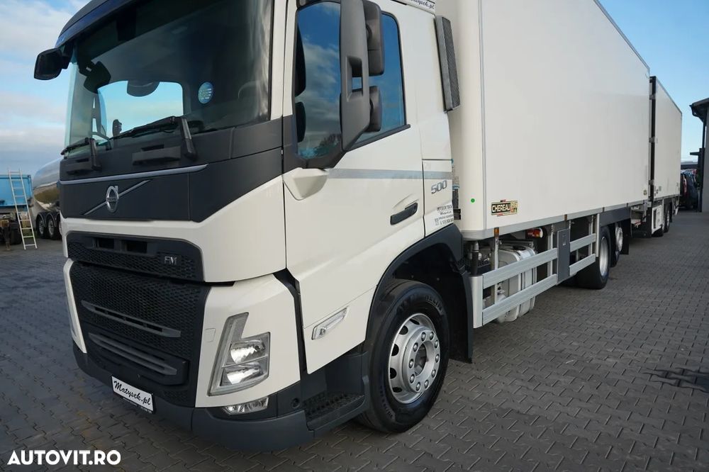 Volvo FM 500 / 6x2 / ANSAMBLU CAMION-REMORCĂ FRIGORIFIC CHERAU (ÎNCĂRCARE PRIN TRECERE) / 8,5 M + 6,8 M / CARRIER SUPRA / MULTITEMPERATURĂ / I-SHIFT / PLATFORMĂ HIDRAULICĂ DHOLLANDIA / AXĂ RIDICABILĂ ȘI VIRATOARE / - 9