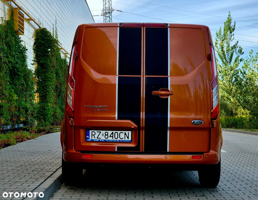 Ford Custom - 7