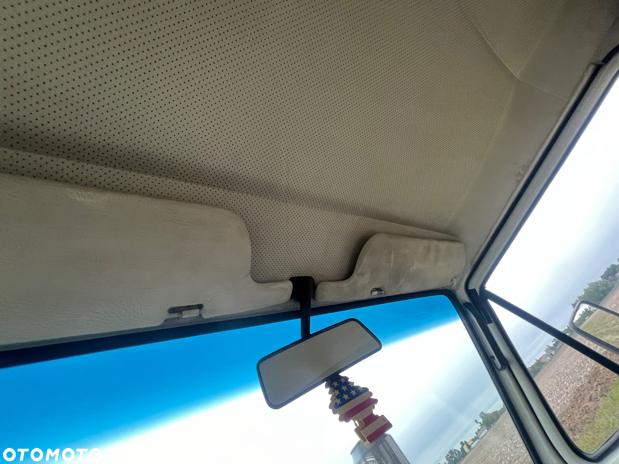 Volkswagen Caravelle - 21