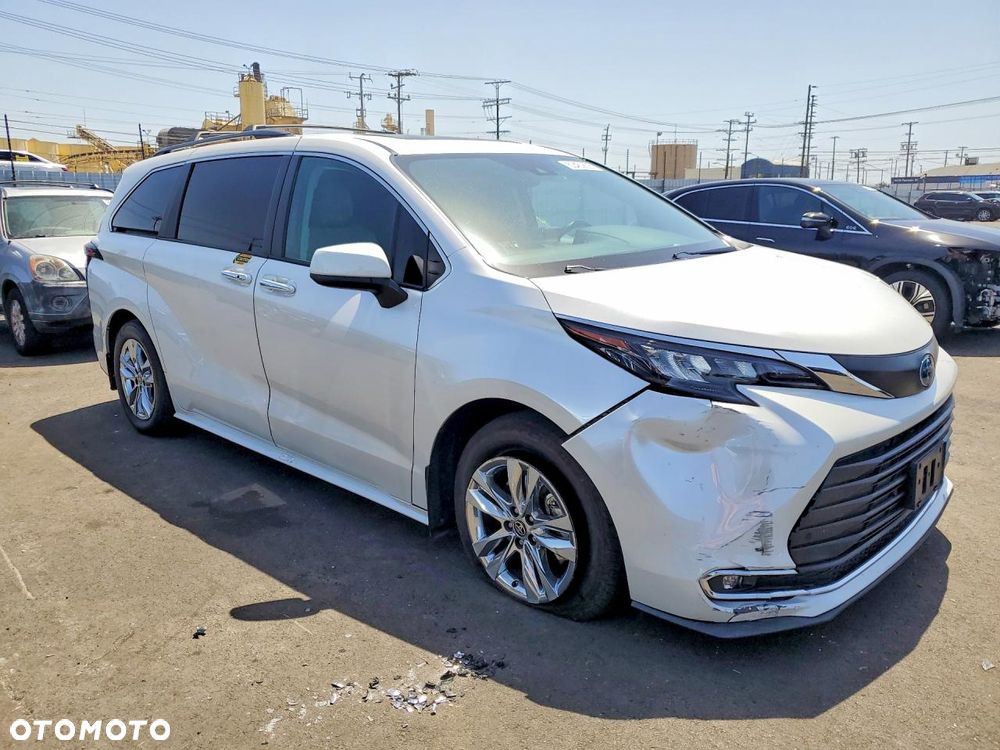 Toyota Sienna - 5
