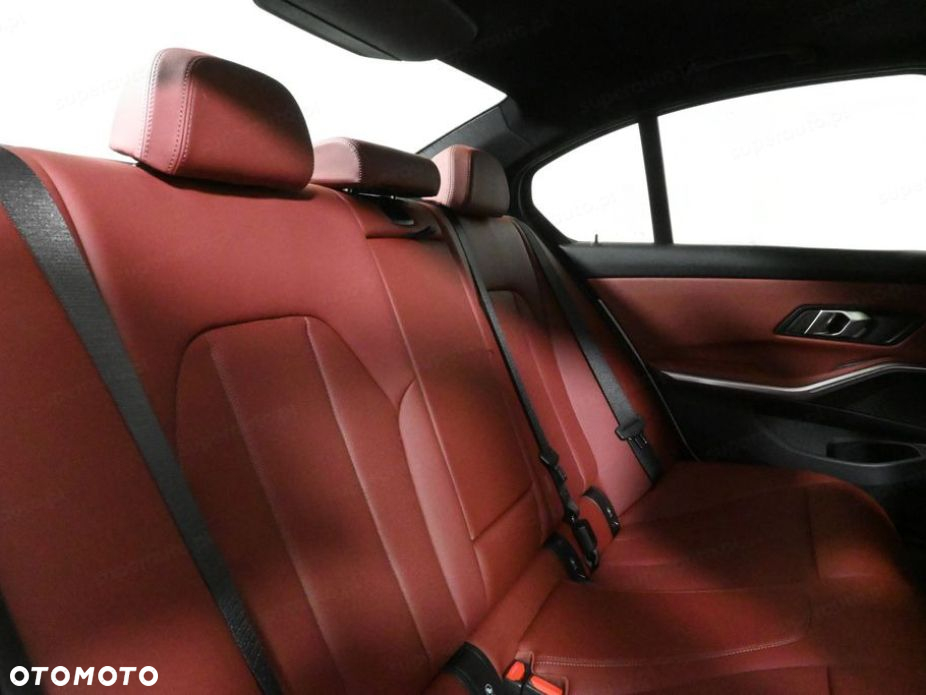 BMW Seria 3 318i M Sport - 15