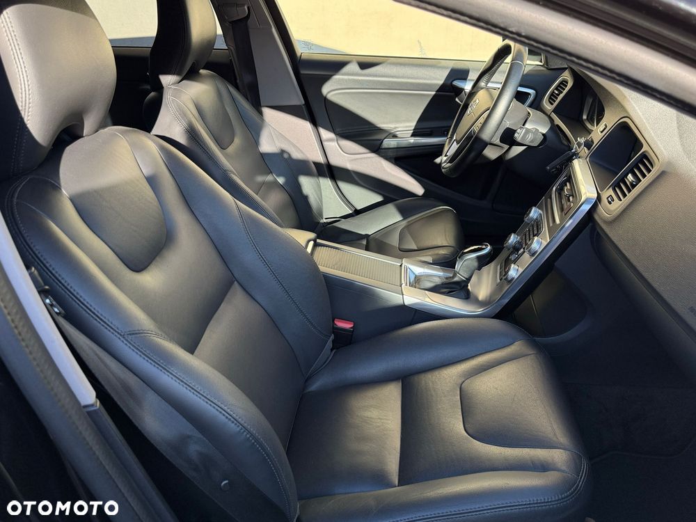 Volvo V60 Cross Country D3 Geartronic Kinetic - 25