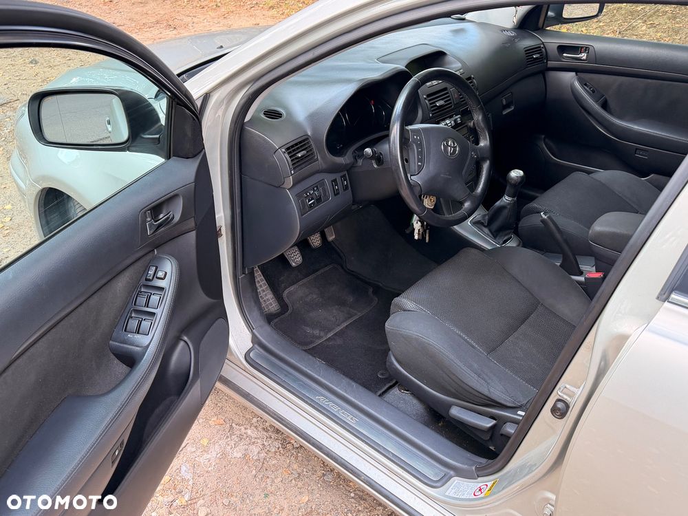 Toyota Avensis 2.0 D-4D Combi - 13