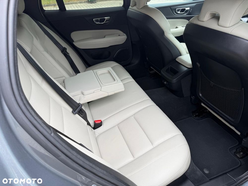 Volvo V60 D3 AWD Momentum - 27