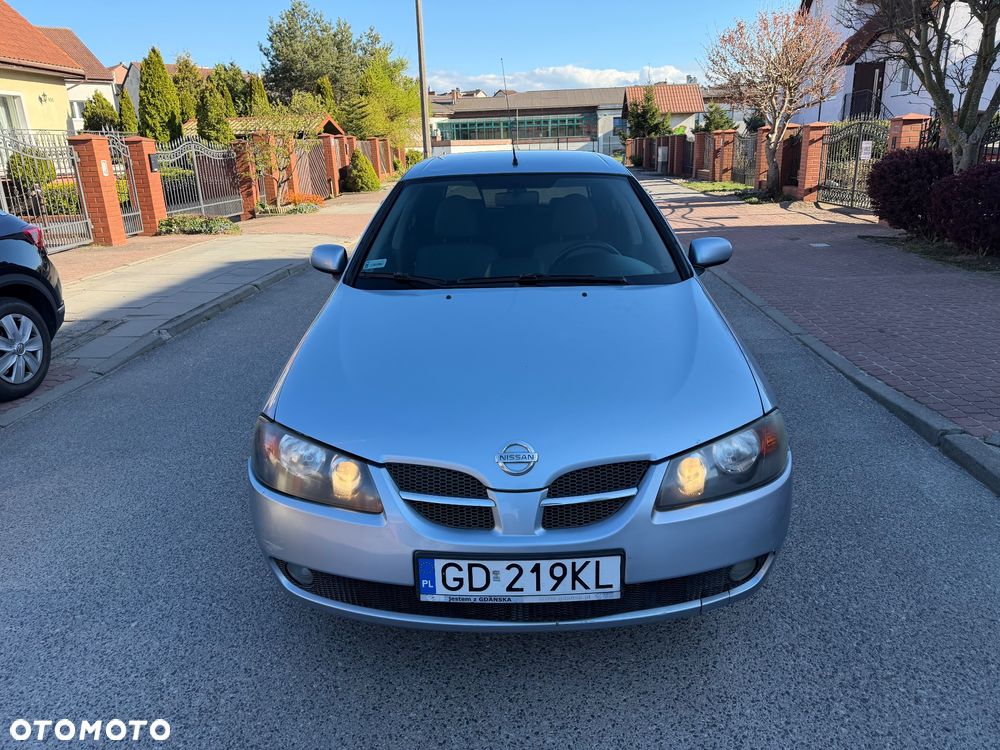 Nissan Almera 1.8 Visia - 2