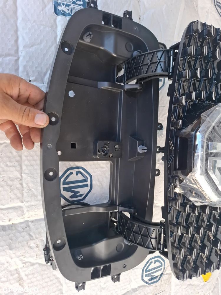 MG ZS 2020 GRILL ATRAPA CHŁODNICY GNIAZDO ŁADOWANIA  10749241 - 5