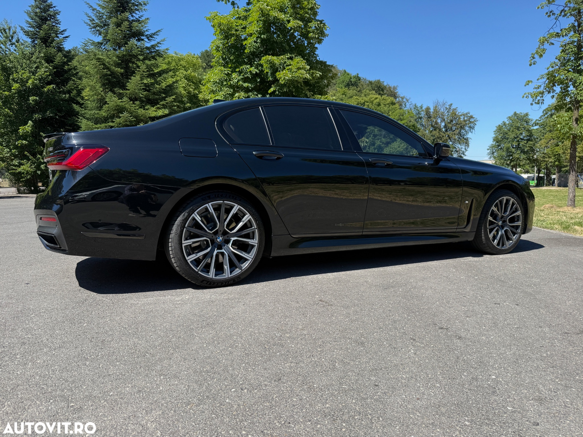 BMW Seria 7 750Li xDrive - 9
