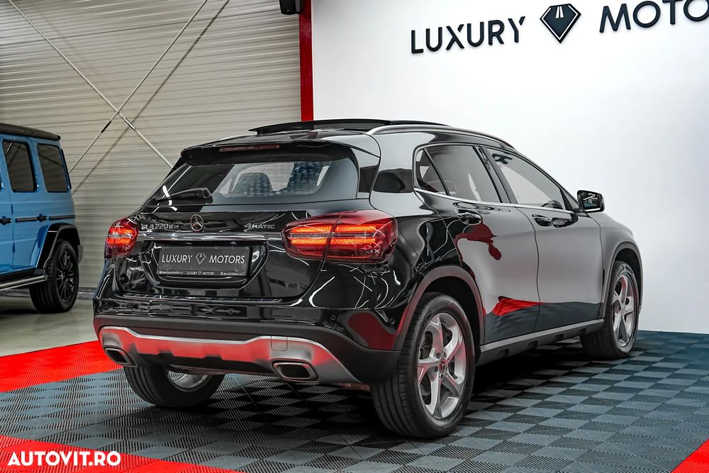 Mercedes-Benz GLA 220 d 4MATIC 7G-DCT - 11