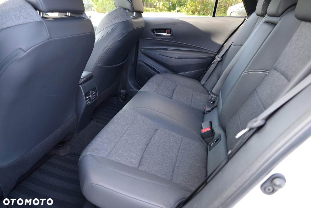 Toyota Corolla 2.0 Hybrid Executive - 37
