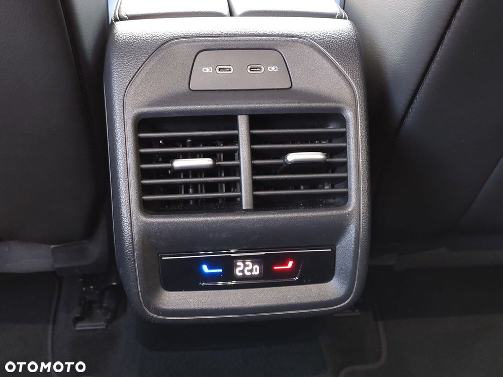 Volkswagen Passat Variant 2.0 TDI EVO Elegance DSG - 26