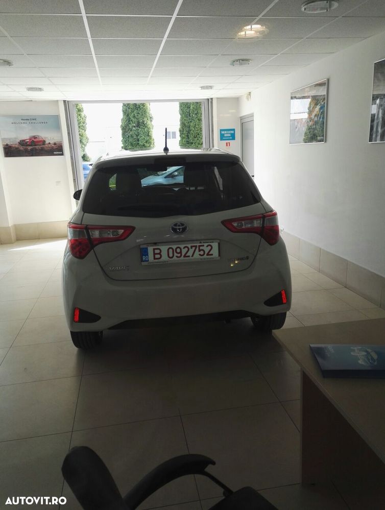 Toyota Yaris 1.5 VVT-i HSD Sol - 4