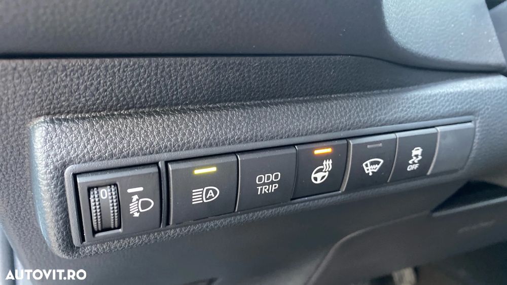 Toyota Corolla 1.8 HSD Business - 12