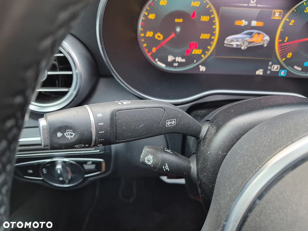 Mercedes-Benz Klasa C 300 4Matic 9G-TRONIC - 15