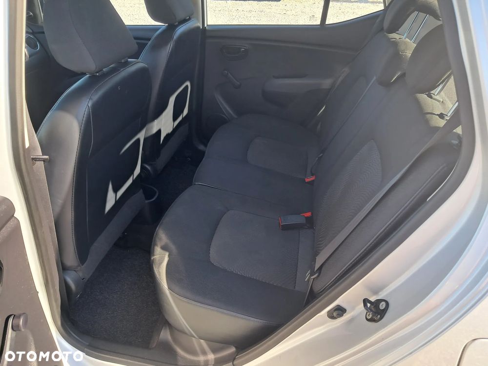Hyundai i10 1.1 FIFA WM Edition - 10