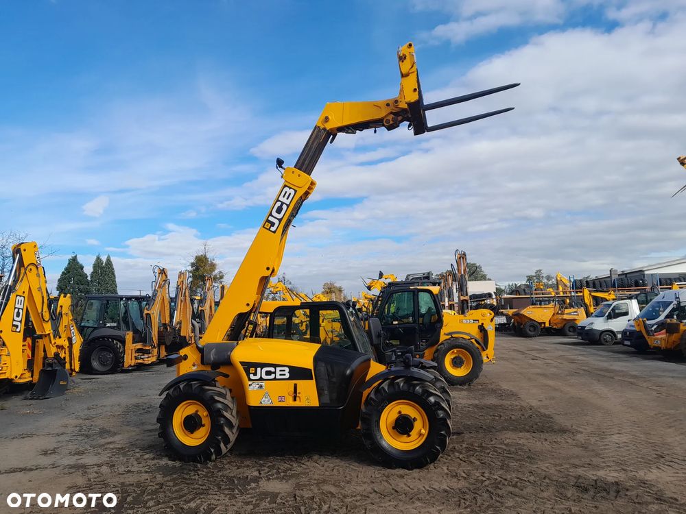 JCB 527-58 AGRI 2011R - 10