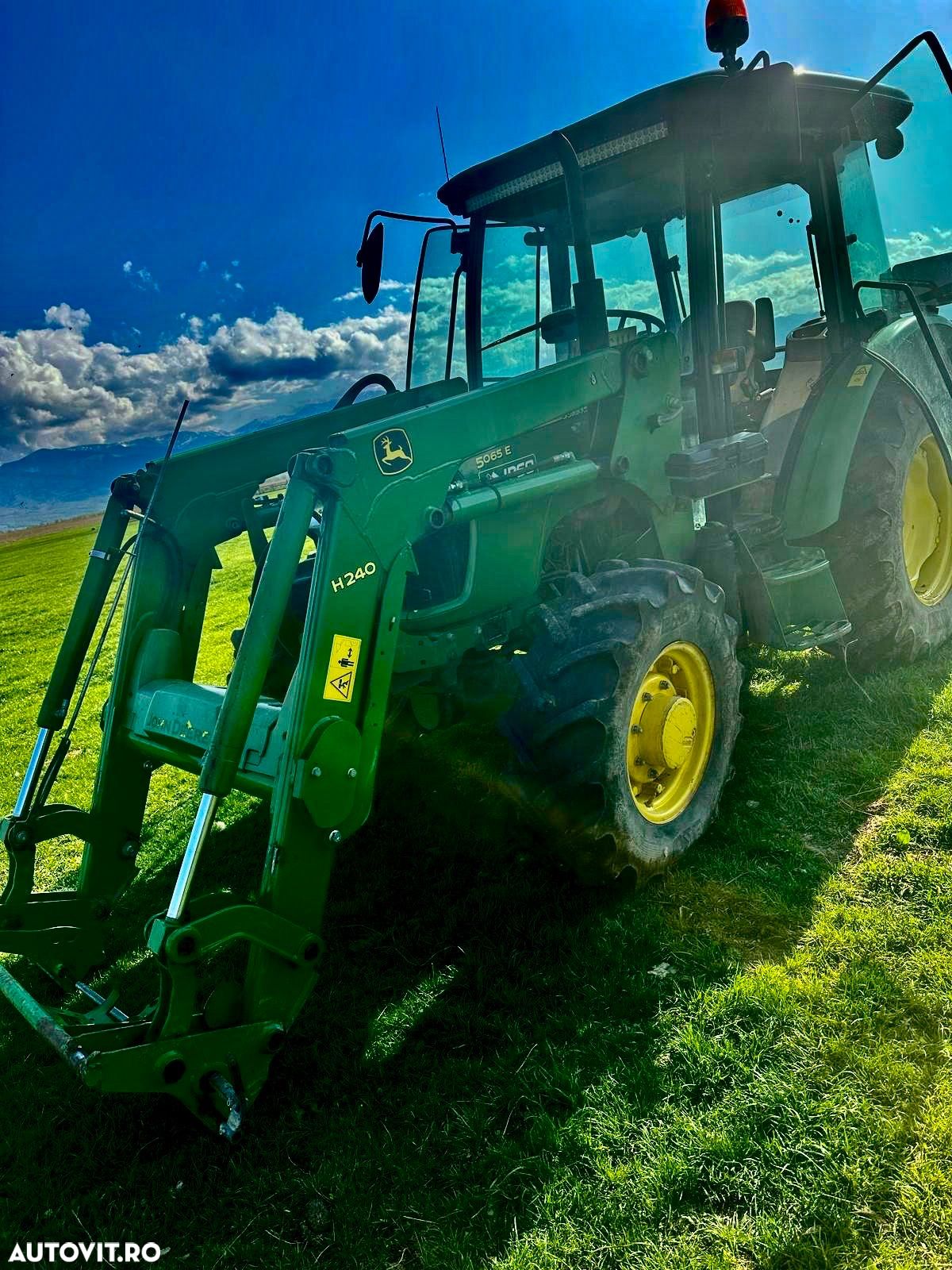 John Deere 5065E - 1