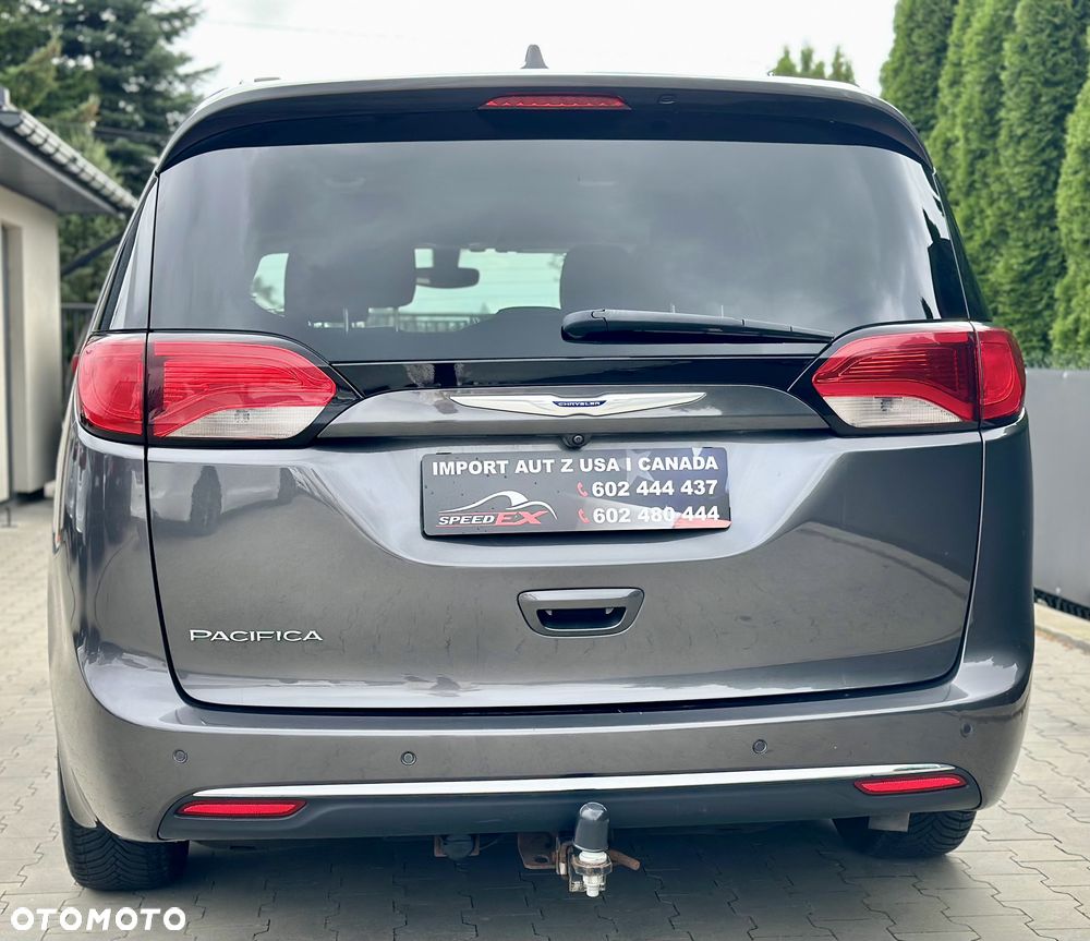 Chrysler Pacifica - 12